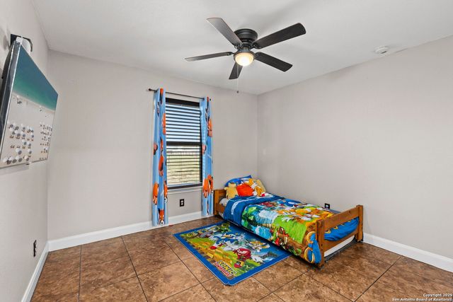 205 Country View Ln., La Vernia, TX 78121
