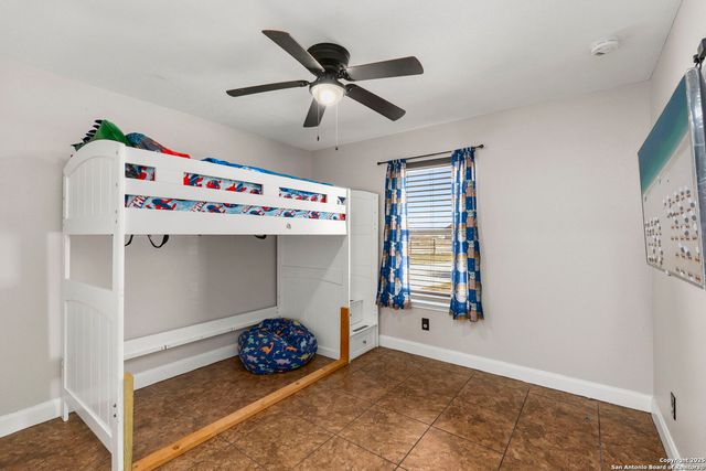 205 Country View Ln., La Vernia, TX 78121