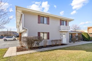 18 Dennis Court 18, Schaumburg, IL 60193