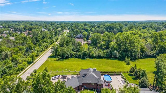 45547 W 9 Mile Road, Novi, MI 48374