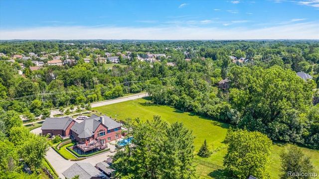 45547 W 9 Mile Road, Novi, MI 48374