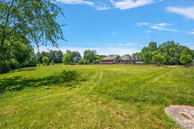 45547 W 9 Mile Road, Novi, MI 48374