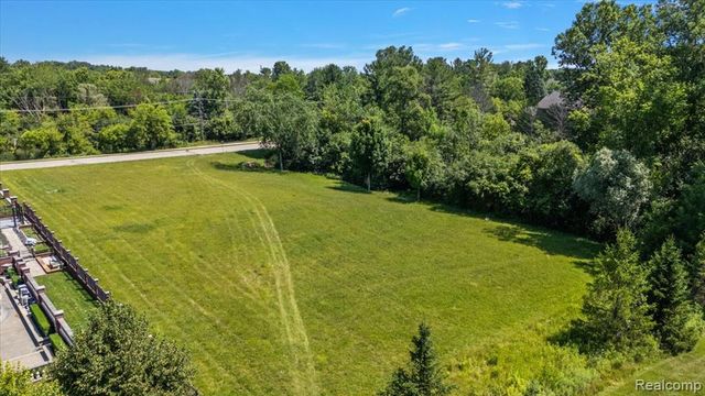 45547 W 9 Mile Road, Novi, MI 48374