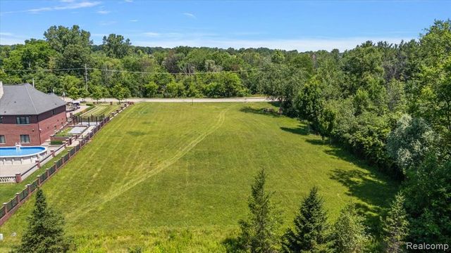 45547 W 9 Mile Road, Novi, MI 48374