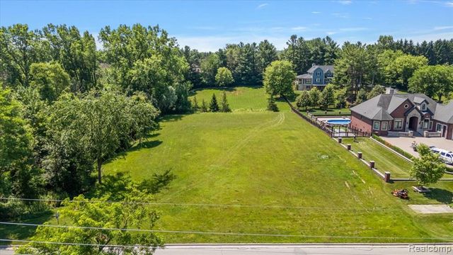 45547 W 9 Mile Road, Novi, MI 48374