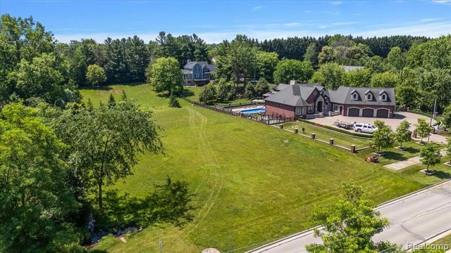 45547 W 9 Mile Road, Novi, MI 48374
