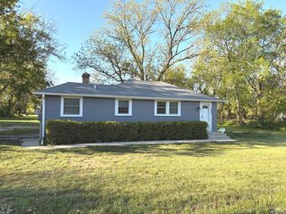 16862 W WASHINGTON Street, Gurnee, IL 60031