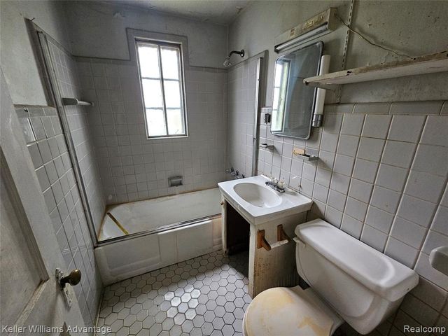 19760 Rowe Street, Detroit, MI 48205