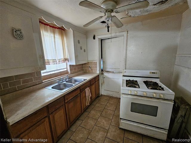 19760 Rowe Street, Detroit, MI 48205