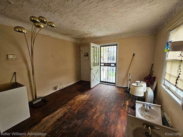 19760 Rowe Street, Detroit, MI 48205