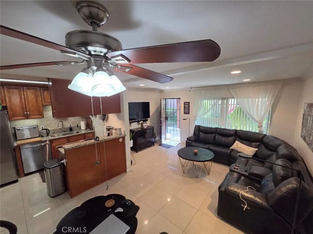 1010 W Macarthur Boulevard 77, Santa Ana, CA 92707