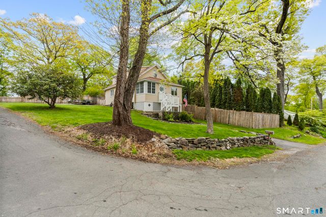 60 Shinnacock Trail, Shelton, CT 06484
