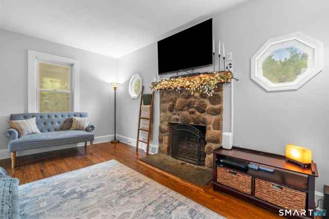 60 Shinnacock Trail, Shelton, CT 06484