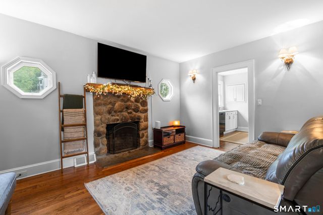 60 Shinnacock Trail, Shelton, CT 06484