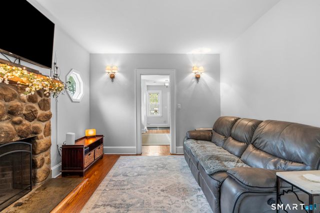 60 Shinnacock Trail, Shelton, CT 06484