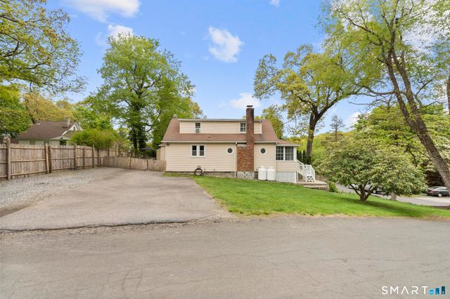 60 Shinnacock Trail, Shelton, CT 06484