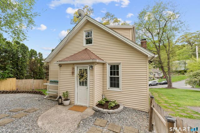60 Shinnacock Trail, Shelton, CT 06484