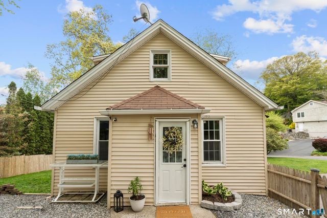 60 Shinnacock Trail, Shelton, CT 06484