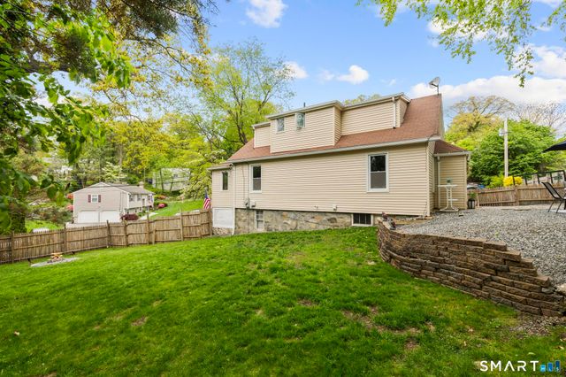 60 Shinnacock Trail, Shelton, CT 06484