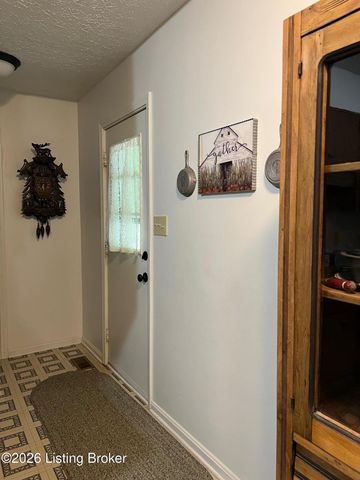 373 Green Valley Dr, Lebanon Junction, KY 40150