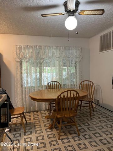 373 Green Valley Dr, Lebanon Junction, KY 40150