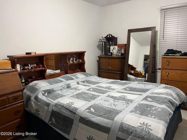 373 Green Valley Dr, Lebanon Junction, KY 40150