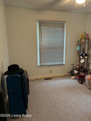 373 Green Valley Dr, Lebanon Junction, KY 40150