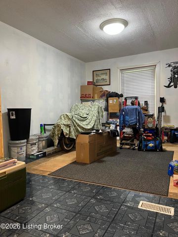 373 Green Valley Dr, Lebanon Junction, KY 40150