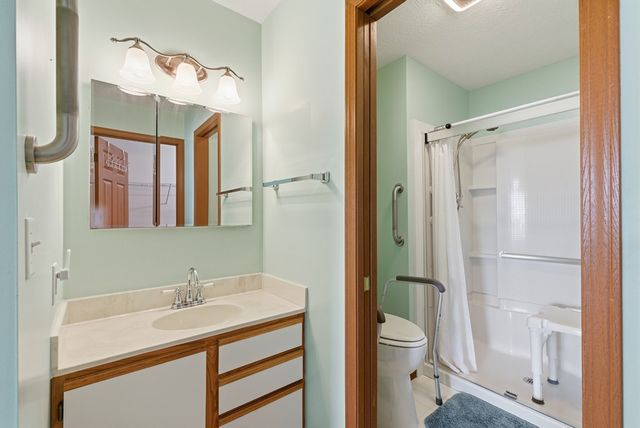 699 Scott Dr, Ontario, OH 44906