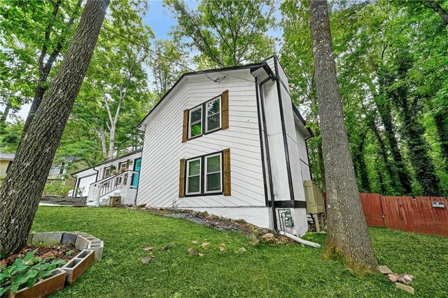 1469 W Rock Court, Stone Mountain, GA 30088