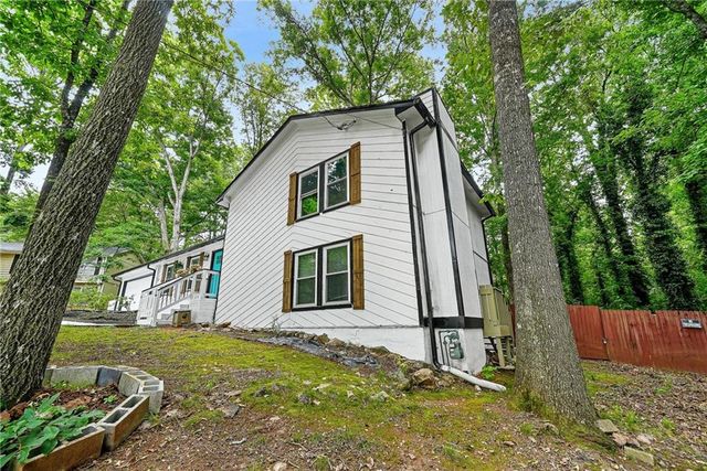 1469 W Rock Court, Stone Mountain, GA 30088