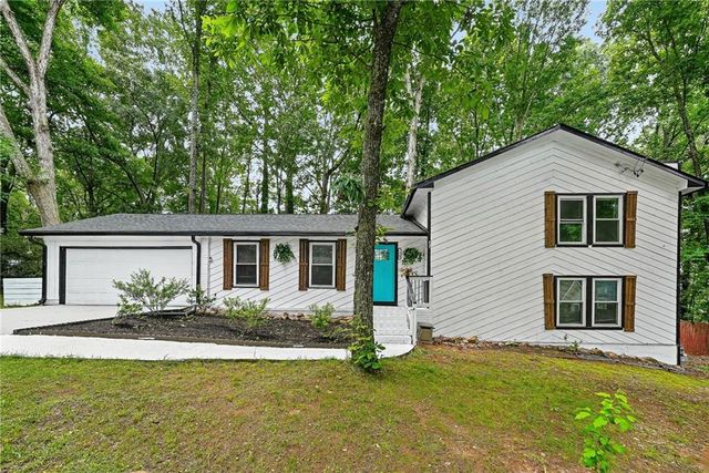 1469 W Rock Court, Stone Mountain, GA 30088