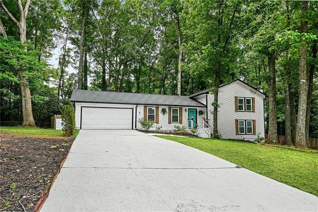 1469 W Rock Court, Stone Mountain, GA 30088