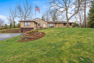 N13W28061 Cloverleaf COURT, Pewaukee, WI 53072