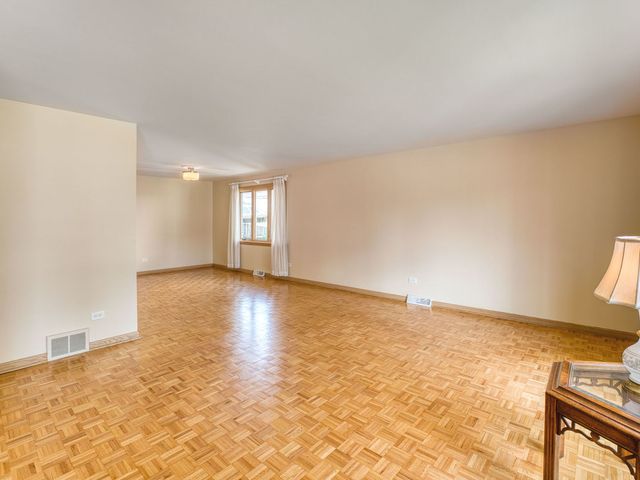 10004 PARKE Avenue, Oak Lawn, IL 60453