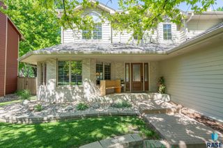 2401 S Roosevelt Cir, Sioux Falls, SD 57106