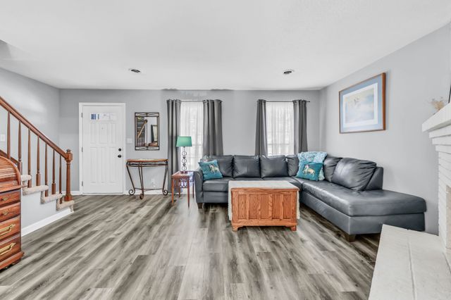 2172 Memorial Dr Apt A6, Clarksville, TN 37043