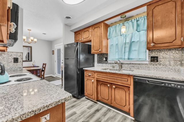 2172 Memorial Dr Apt A6, Clarksville, TN 37043