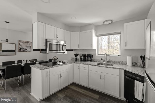 800 GARRISTON RD, Lewisberry, PA 17339