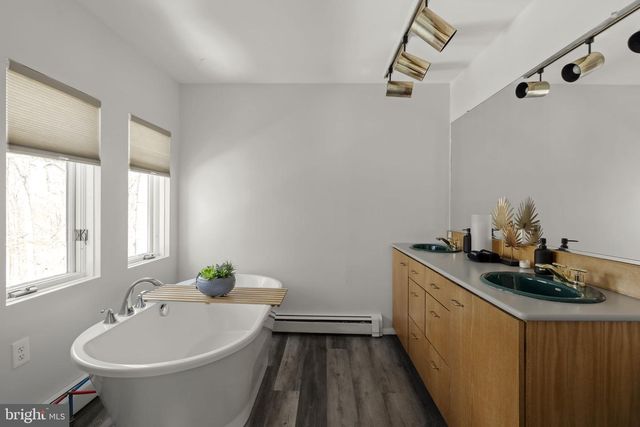 800 GARRISTON RD, Lewisberry, PA 17339