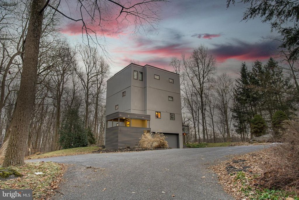 800 GARRISTON RD, Lewisberry, PA 17339