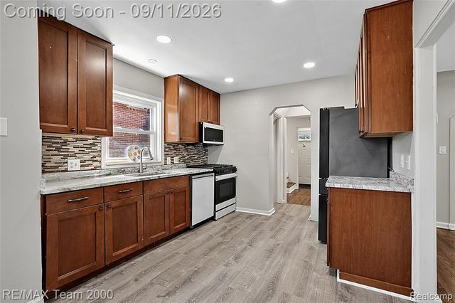 21726 Gregory Street, Dearborn, MI 48124