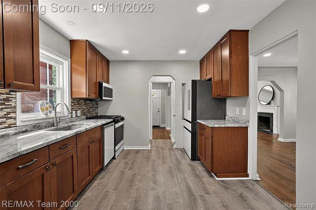 21726 Gregory Street, Dearborn, MI 48124