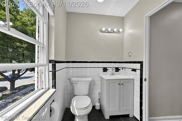 21726 Gregory Street, Dearborn, MI 48124