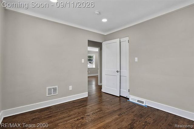 21726 Gregory Street, Dearborn, MI 48124