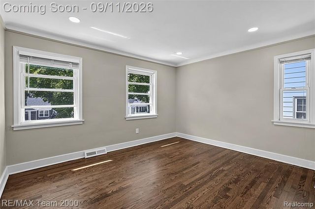 21726 Gregory Street, Dearborn, MI 48124