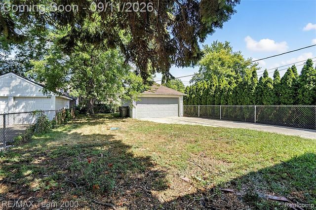 21726 Gregory Street, Dearborn, MI 48124