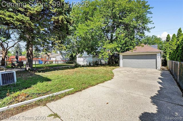 21726 Gregory Street, Dearborn, MI 48124