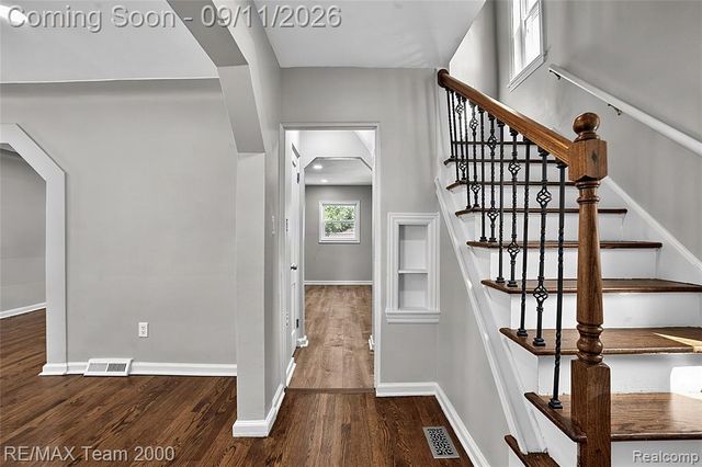21726 Gregory Street, Dearborn, MI 48124