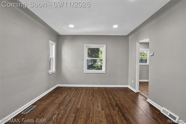21726 Gregory Street, Dearborn, MI 48124